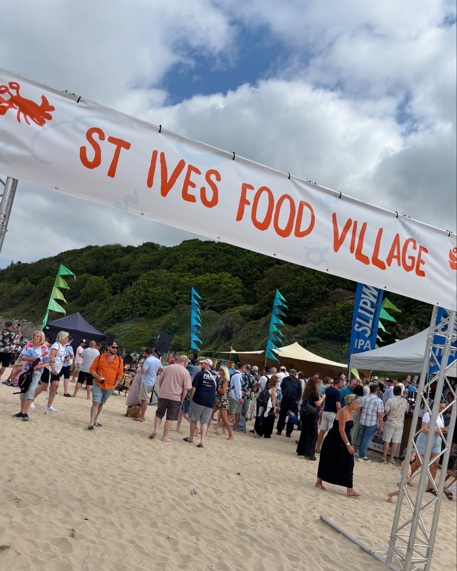 🍤 May is for food lovers in Cornwall.
Porthleven Food Festival earlier this month, St Ives Food Festival coming up - and Wildflower Wood right in the middle of it all.
Perfect for a spring escape with great food, great company and the woods waking up for the season.
🌿 Magical spring stays available now.
#cornwallfood #sivesfoodfestival
#wildflowerwood #glampinguk
#firepit