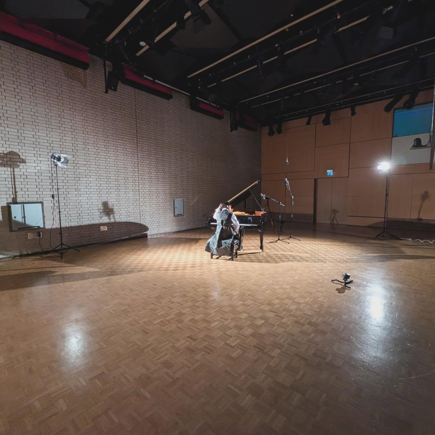 We filmed a live piano session for Hwan Hee Kim at the stunning Royal Northern College of Music 🎥
What an incredible piece to capture! We filmed with 4 cameras while recording the live audio, and we can't wait to share the finished result.
In the meantime, here's a little behind-the-scenes look... 👀