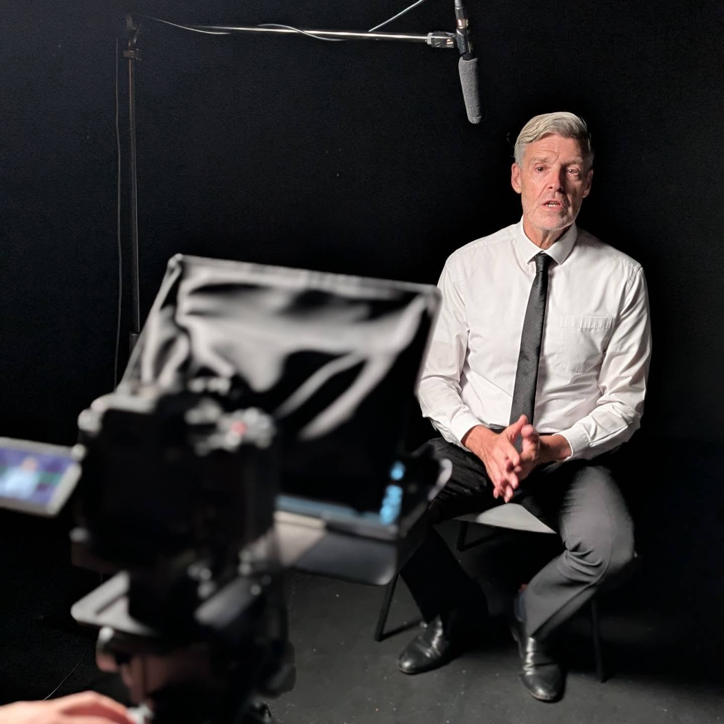 We welcomed @adrianjames2308 to the studio for an actors monologue shoot this week 🎥
His performance was amazing and really showcased his talents.
If you want an actors monologue creating where it's all ready and setup upon arrival, hit the link in the bio 🔥