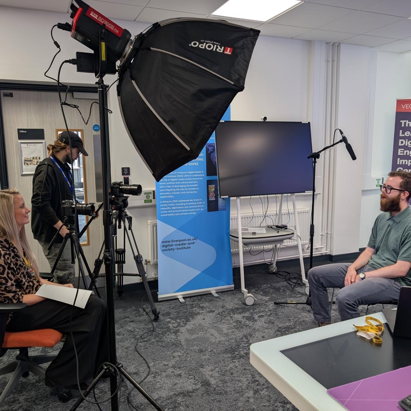 Back with @virtual_engineering_centre yesterday filming another case study π₯
We got an incredible tour of the facilities and learned all about Meta Liverpool and how it's helping businesses.
Here's a little BTS from the day π