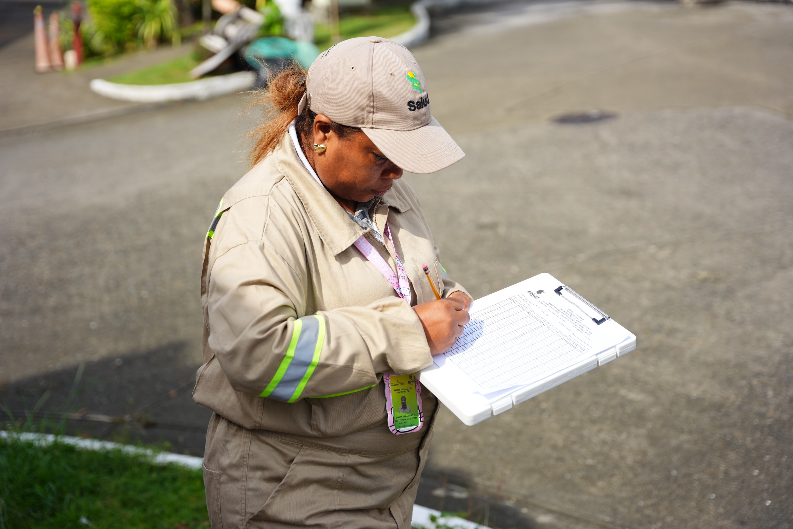 Realizamos una jornada de fumigación en el sector de El Doral, con el objetivo de ayudar a controlar la presencia de mosquitos y reducir los riesgos que estos pueden representar para las familias de nuestra comunidad.
Continuamos recorriendo el corregimiento y atendiendo las
necesidades de nuestros vecinos. #TrabajandoPorTí #TuBienestarNuestraMisión