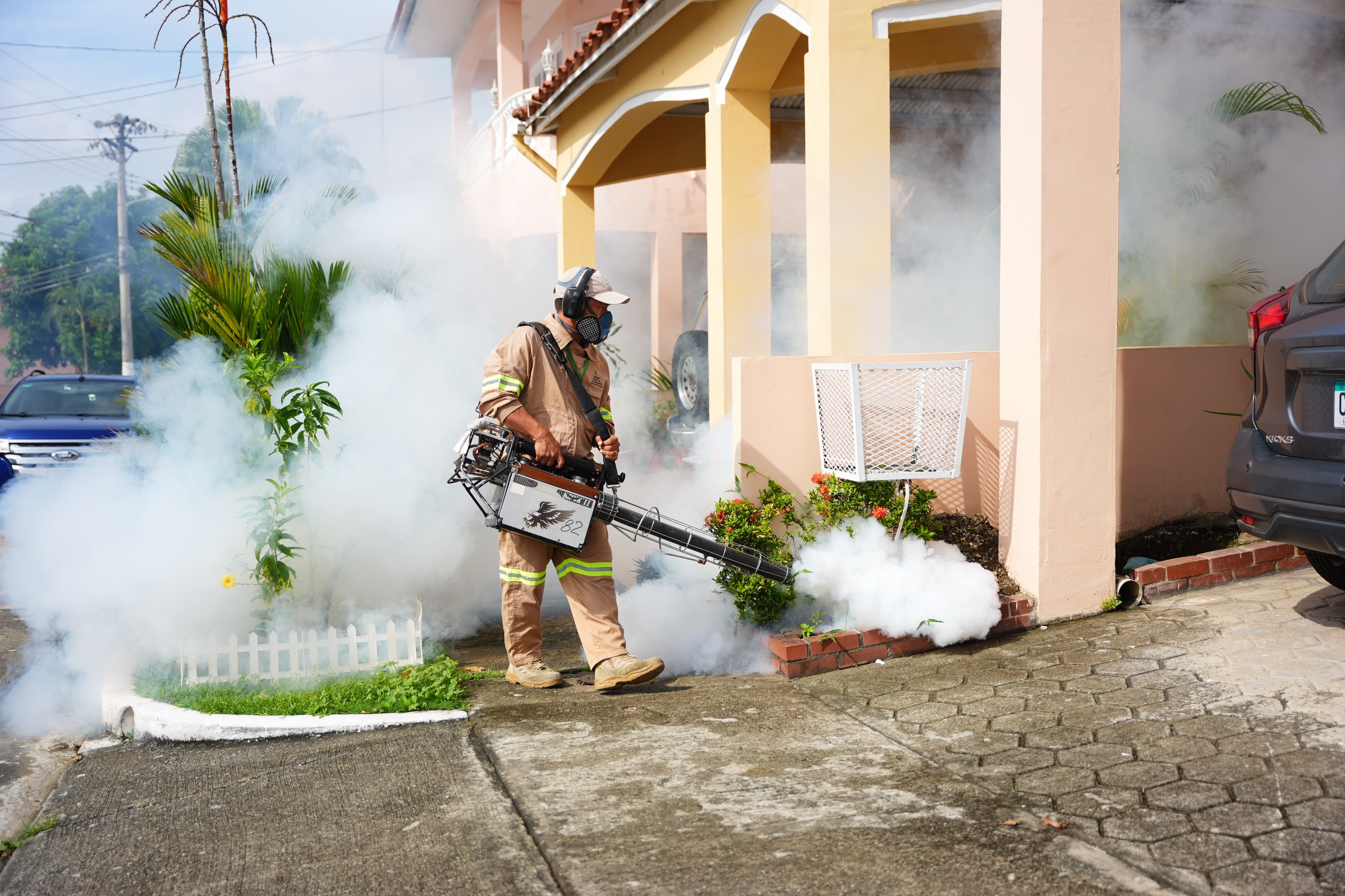 Realizamos una jornada de fumigación en el sector de El Doral, con el objetivo de ayudar a controlar la presencia de mosquitos y reducir los riesgos que estos pueden representar para las familias de nuestra comunidad.
Continuamos recorriendo el corregimiento y atendiendo las
necesidades de nuestros vecinos. #TrabajandoPorTí #TuBienestarNuestraMisión